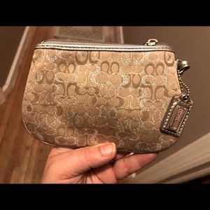 Coach wristlet gold wrist ⚜️
